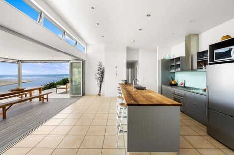 Photo of property in 14 Oraka Road, Mahia, Nuhaka, 4198