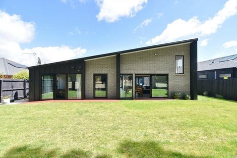 Photo of property in 33 Kohunga Crescent, Bottle Lake, Christchurch, 8083