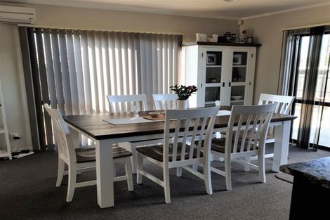 Photo of property in 16 Sandspit Road, Waiuku, 2123