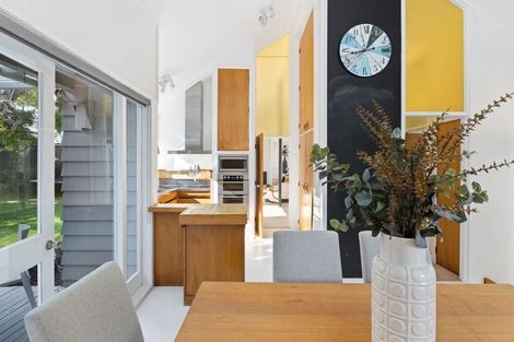 Photo of property in 17 Lydia Avenue, Northcote, Auckland, 0627