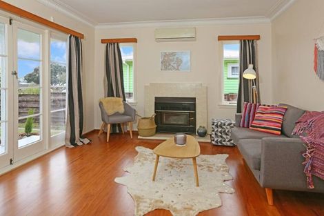 Photo of property in 50 Matipo Road, Te Atatu Peninsula, Auckland, 0610