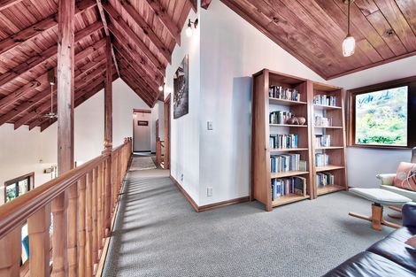 Photo of property in 18 Cochran Road, Oratia, Auckland, 0604