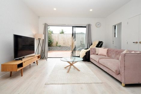 Photo of property in 5 Waru Lane, Te Atatu Peninsula, Auckland, 0610