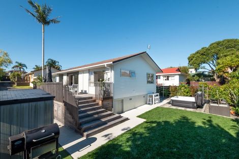 Photo of property in 2/193 Lake Road, Belmont, Auckland, 0622