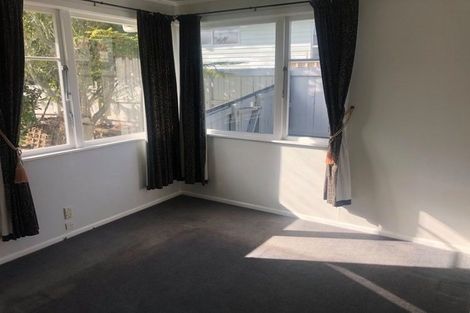 Photo of property in 5 Holly Grove, Maungaraki, Lower Hutt, 5010