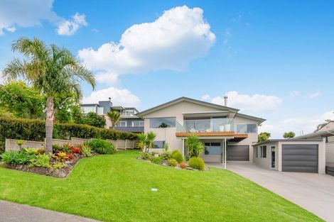 Photo of property in 6 Paisley Street, Mellons Bay, Auckland, 2014