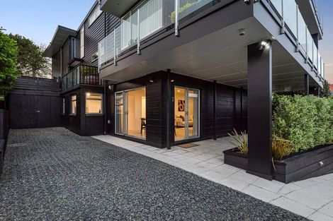 Photo of property in G 01/97 Pupuke Road, Northcote, Auckland, 0627