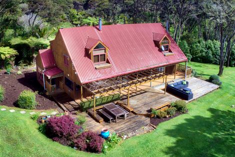 Photo of property in 18 Cochran Road, Oratia, Auckland, 0604