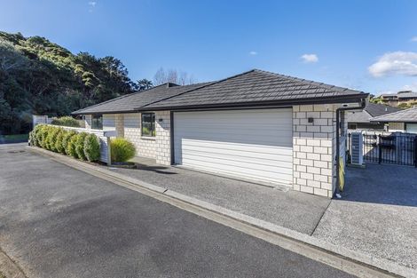 Photo of property in 6 Mooring Close, Whitby, Porirua, 5024