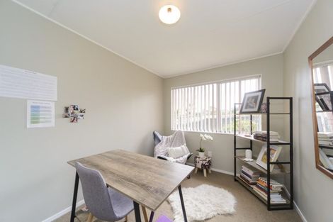 Photo of property in 1 Escort Grove, Awapuni, Palmerston North, 4412