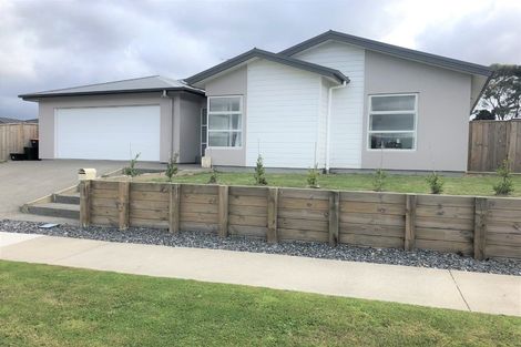 Photo of property in 15 Coutts Way, Fitzherbert, Palmerston North, 4410