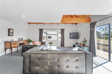 Photo of property in 11 Mizpah Road, Waiake, Auckland, 0630