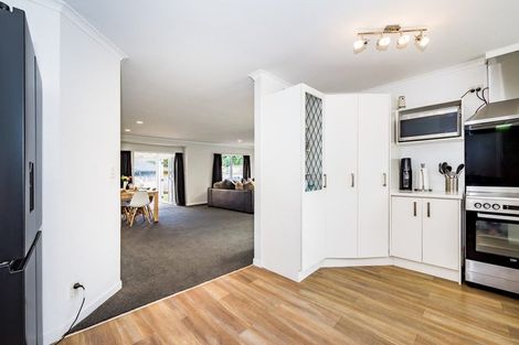 Photo of property in 32 Guildford Drive, Paraparaumu, 5032