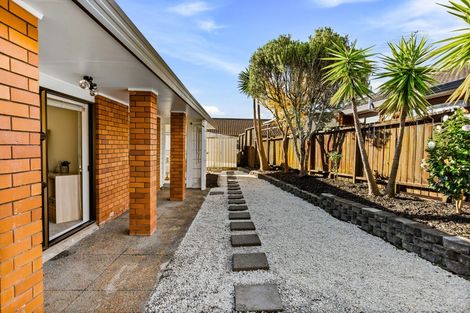 Photo of property in 2/16 Matisse Drive, West Harbour, Auckland, 0618