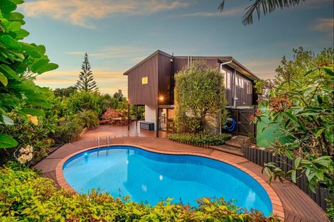 Photo of property in 8 Estelle Place, Farm Cove, Auckland, 2012