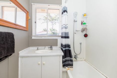 Photo of property in 70 Oakfield Crescent, Pukete, Hamilton, 3200