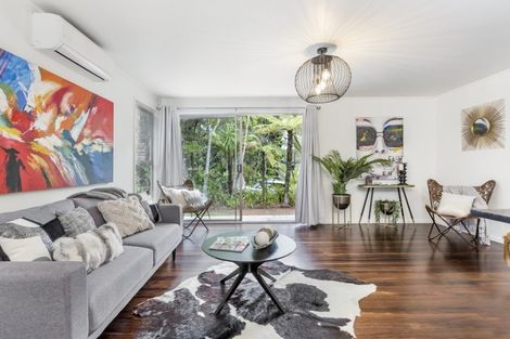 Photo of property in 18 Ngaio Road, Titirangi, Auckland, 0604