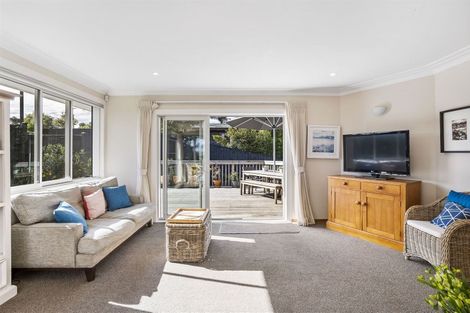 Photo of property in 41 Woodstock Road, Forrest Hill, Auckland, 0620