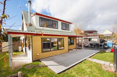 Photo of property in 21 Heathcote Place, Fitzherbert, Palmerston North, 4410