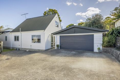Photo of property in 27a Rotoiti Avenue, Pakuranga Heights, Auckland, 2010