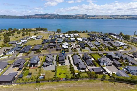 Photo of property in 14 Pukenamu Road, Rainbow Point, Taupo, 3330