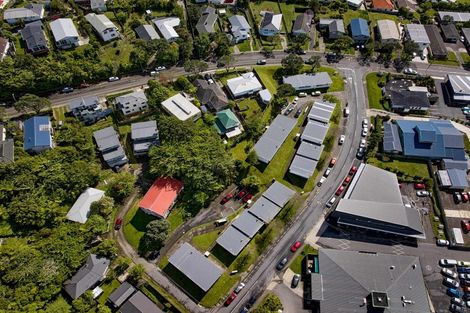 Photo of property in Batchelor Street Flats, 2-16 Batchelor Street, Newlands, Wellington, 6037