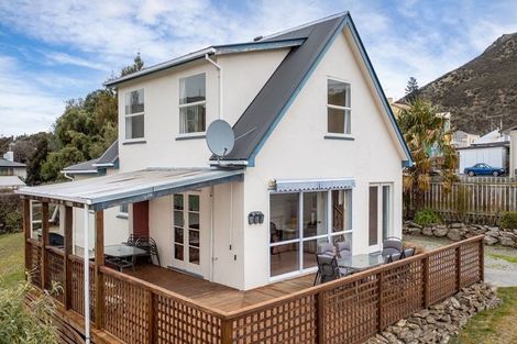 Photo of property in 2 Kelso Street, Roxburgh, 9500