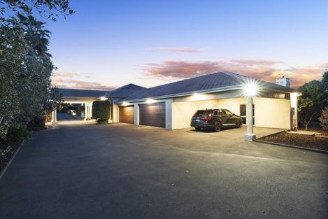 Photo of property in 9 Burgundy Park Avenue, Henderson, Auckland, 0612