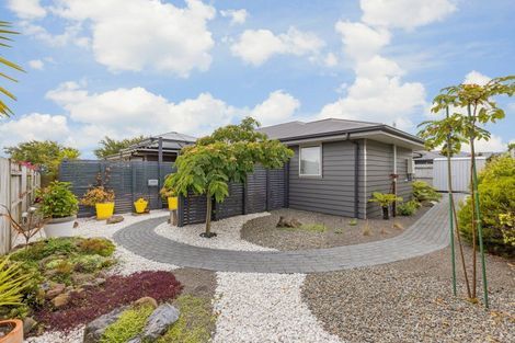 Photo of property in 11 Monaco Grove, Fitzherbert, Palmerston North, 4410
