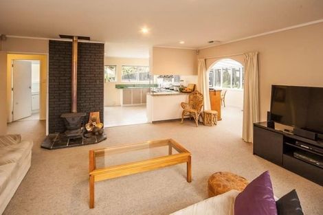 Photo of property in 2/8 Wickstead Place, Massey, Auckland, 0614
