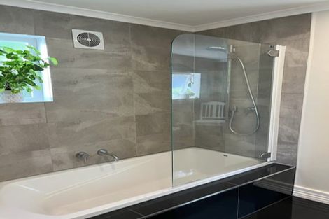 Photo of property in 2/2 Kiteroa Terrace, Rothesay Bay, Auckland, 0630