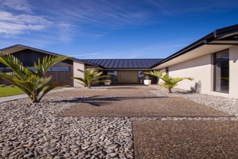 Photo of property in 15 Gleneagles Way, Waiwhakaiho, New Plymouth, 4312