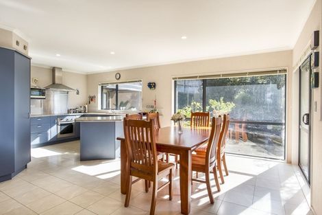 Photo of property in 20 Te Kauri Place, Helensville, 0800