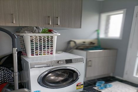 Photo of property in 1/63 Chartwell Avenue, Glenfield, Auckland, 0629