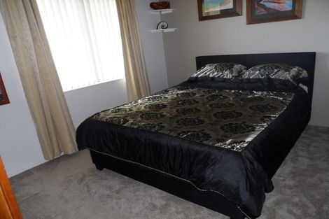 Photo of property in 2/14 Knott Road, Stanmore Bay, Whangaparaoa, 0932