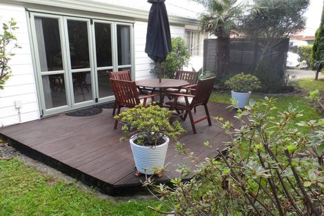 Photo of property in 2/14 Knott Road, Stanmore Bay, Whangaparaoa, 0932