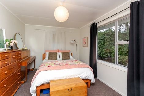 Photo of property in 83 Riversdale Drive, Merrilands, New Plymouth, 4312