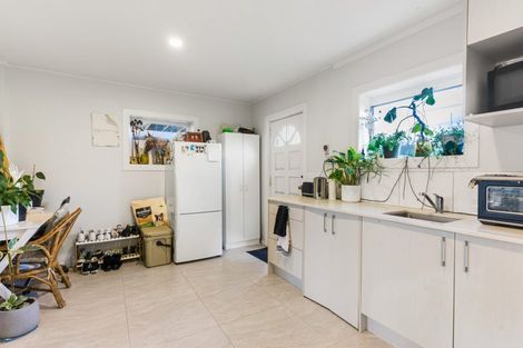Photo of property in 33 Chatsworth Crescent, Pakuranga Heights, Auckland, 2010