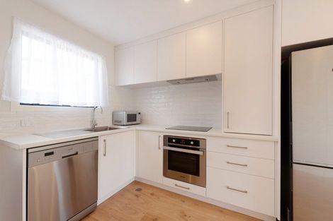 Photo of property in 3/1 Robert Street, Newlands, Wellington, 6037