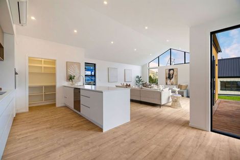 Photo of property in 5 Rowe Drive, Jacks Point, 9371