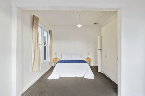 Photo of property in 210 Courtenay Street, New Plymouth, 4312