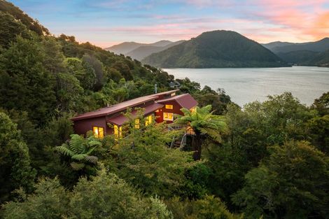 Photo of property in 542 Moetapu Bay Road, Moetapu Bay, Picton, 7282