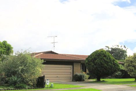 Photo of property in 67 Botany Road, Botany Downs, Auckland, 2010