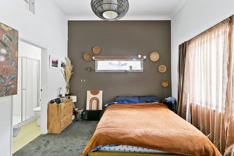 Photo of property in 160 Russell Terrace, Berhampore, Wellington, 6023