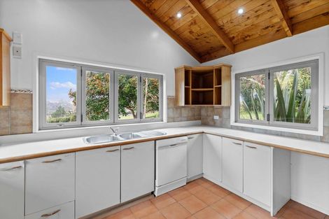 Photo of property in 1175 South Head Road, South Head, Helensville, 0874