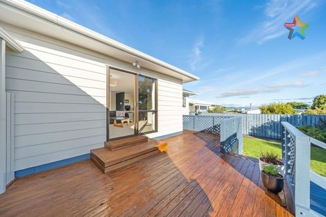 Photo of property in 27 Kaitangata Crescent, Kelson, Lower Hutt, 5010