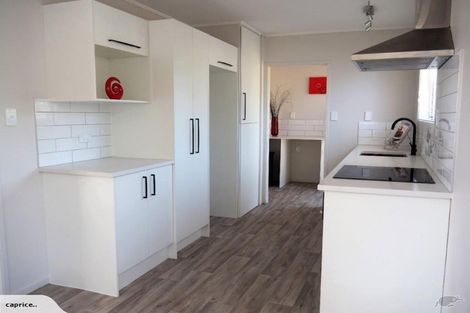 Photo of property in 17 Becker Drive, Weymouth, Auckland, 2103