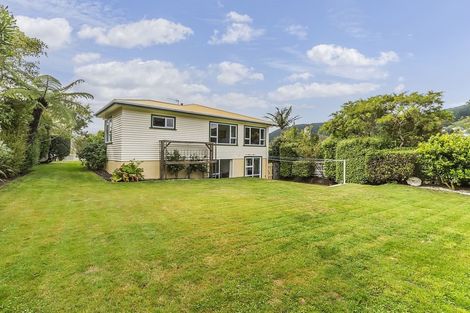 Photo of property in 21 Saint Johns Terrace, Tawa, Wellington, 5028