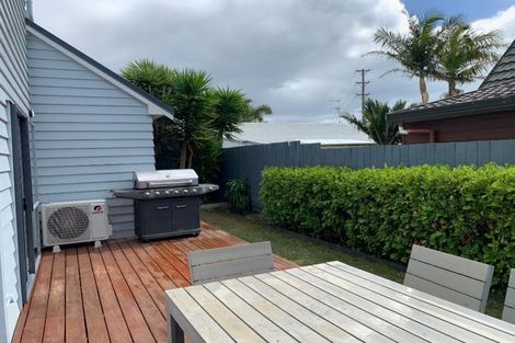 Photo of property in 2/100 Eversleigh Road, Belmont, Auckland, 0622