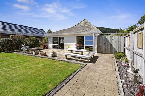Photo of property in 53 Ranui Terrace, Tawa, Wellington, 5028
